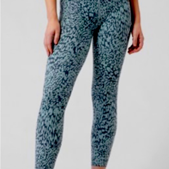 Athleta Salutation Stash Pocket II Printed 7/8 Tights - Picture 1 of 5